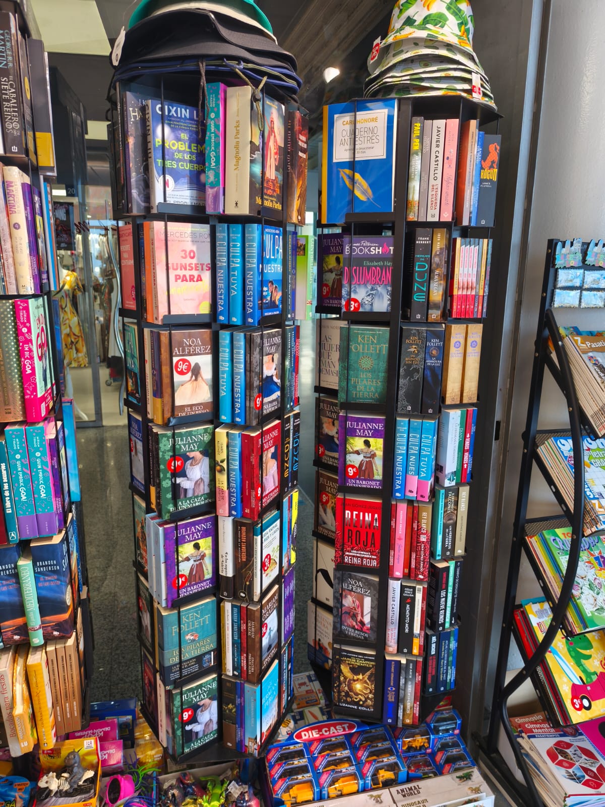 Estantería de bestsellers y novelas